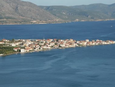 Νεκρός βρέθηκε οδηγός που έκανε βουτιά θανάτου στη θάλασσα στη Λευκάδα